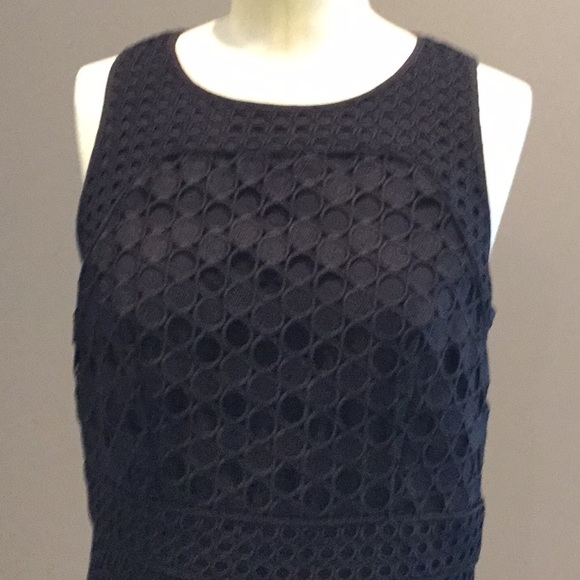 Ladylike shift dress in circles detail - Picture 2 of 3